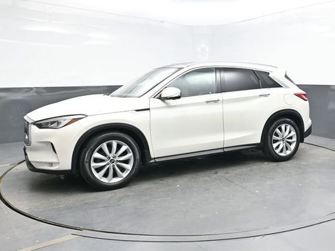 Used 2019 INFINITI QX50 Essential w/ Premium Heat Package image 3