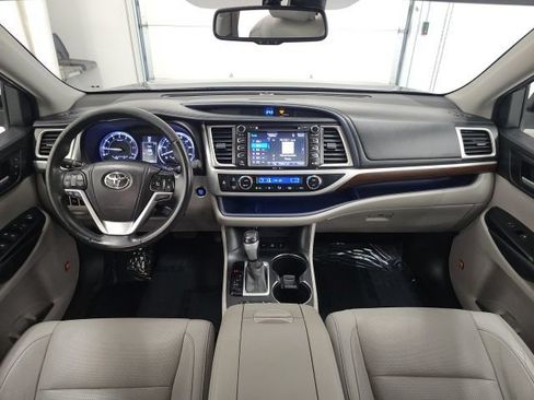 Used 2015 Toyota Highlander Limited w/ Driver Technology Package AWD/4WD image 34