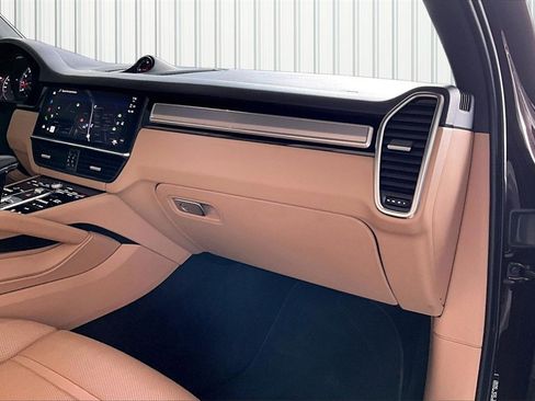 Used 2023 Porsche Cayenne S Platinum image 13