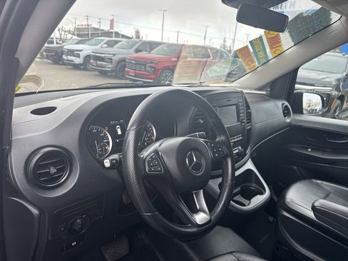 Used 2019 Mercedes-Benz Metris Passenger image 9