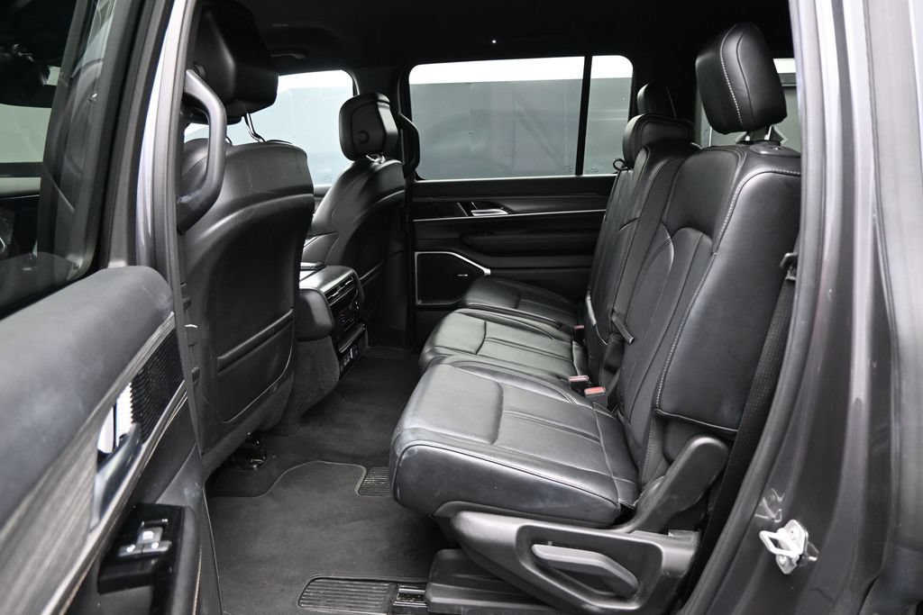 Used 2024 Jeep Wagoneer Series II AWD/4WD image 26