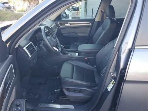 Certified 2023 Volkswagen Atlas SE w/ Black Wheel Package image 19