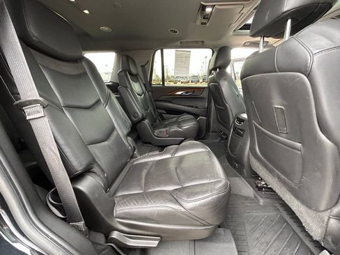 Used 2019 Cadillac Escalade Luxury w/ Escalade Sport Edition image 35