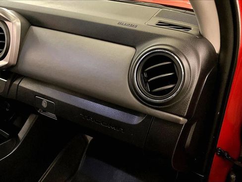 Used 2018 Toyota Tacoma SR5 image 15