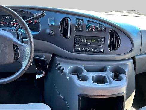 Used 2005 Ford E-350 and Econoline 350 XL RWD image 6