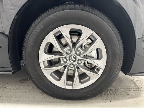 Used 2025 Toyota Sienna XLE image 67