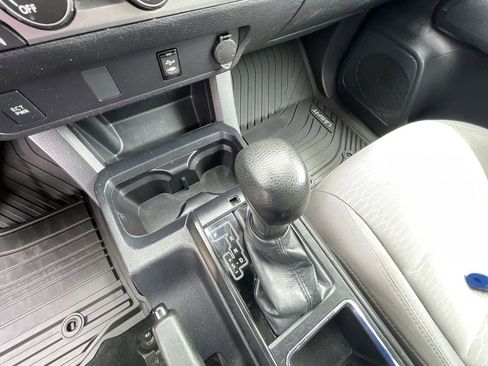 Used 2019 Toyota Tacoma SR w/ SR Convenience Package RWD image 16