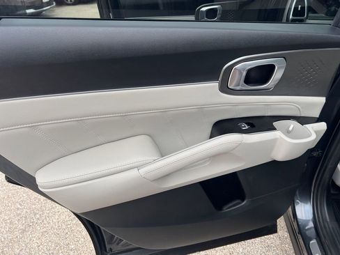 Used 2023 Kia Sorento SX image 11