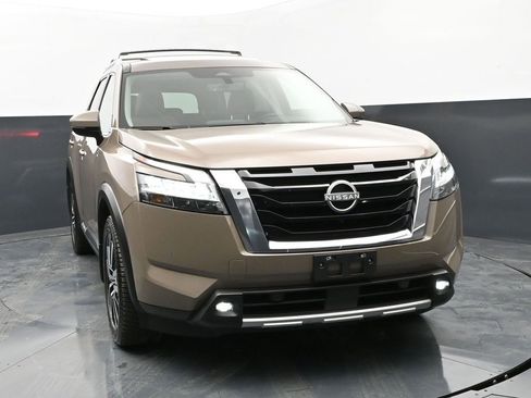 Used 2024 Nissan Pathfinder Platinum w/ Cargo Package image 2