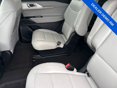 Used 2025 Ford Explorer Active w/ Active Comfort Package image 24
