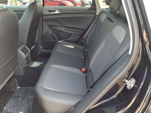 Certified 2025 Volkswagen Taos SE image 23