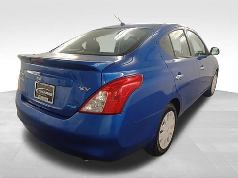 Used 2014 Nissan Versa SV FWD image 9