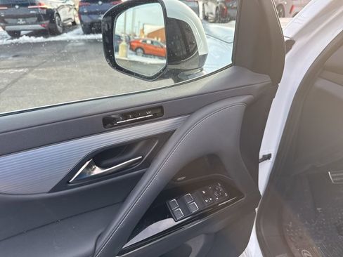 Used 2024 Lexus LX 600 F Sport image 8