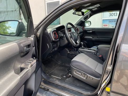 Used 2020 Toyota Tacoma TRD Sport AWD/4WD image 9