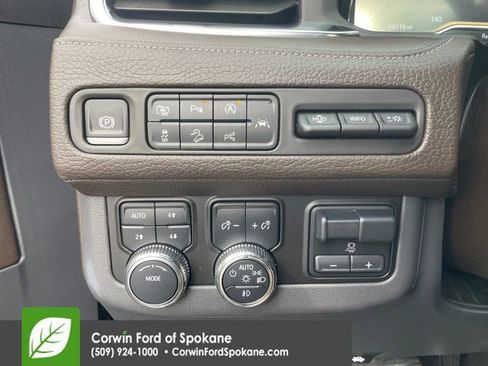 Used 2024 GMC Yukon XL Denali image 32