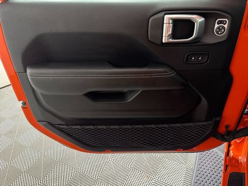 Used 2019 Jeep Wrangler Unlimited Sahara AWD/4WD image 10