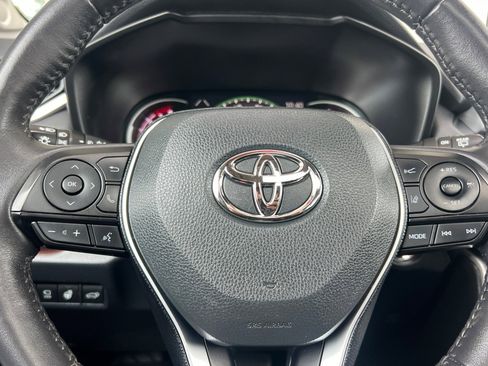 Used 2020 Toyota RAV4 Limited image 29