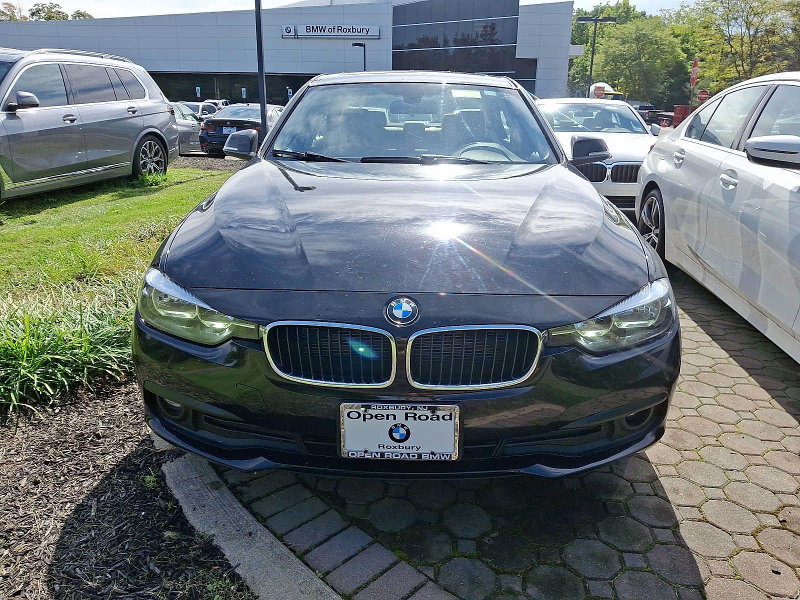 Used 2016 BMW 320i xDrive Sedan AWD/4WD image 2