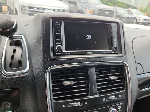 Used 2020 Dodge Grand Caravan SXT FWD image 16