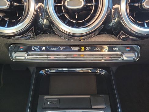 Used 2021 Mercedes-Benz GLB 250 4MATIC w/ Premium Package image 34