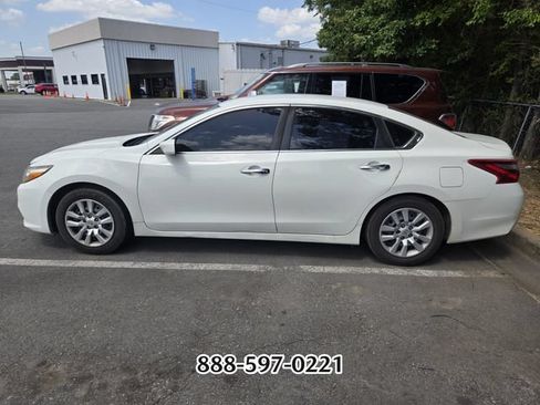 Used 2016 Nissan Altima 2.5 S w/ Power Driver Seat Package FWD image 3