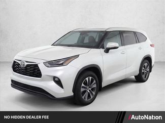 Used 2020 Toyota Highlander XLE FWD video 1