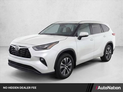 Used 2020 Toyota Highlander XLE FWD image 1