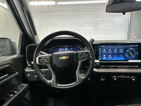 Used 2024 Chevrolet Silverado 1500 LT AWD/4WD image 16