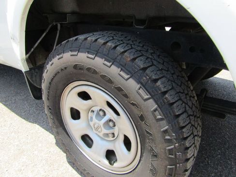 Used 2015 Nissan Frontier S image 31