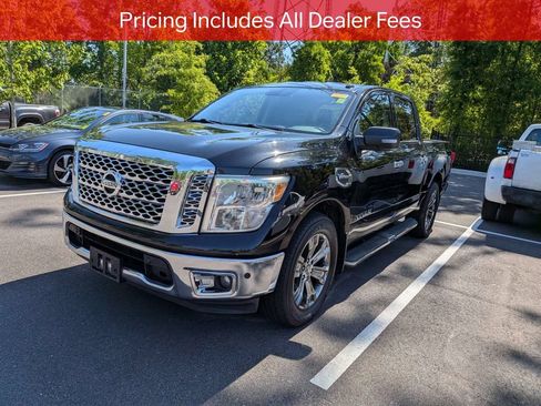 Used 2017 Nissan Titan SV RWD image 3