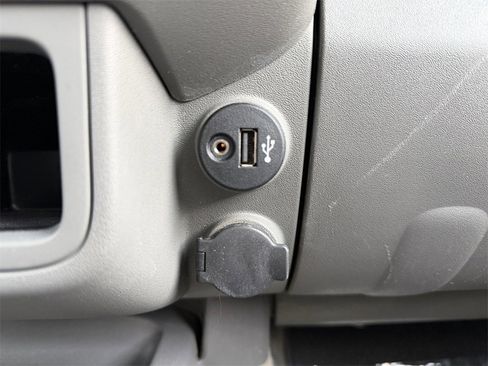 Used 2018 Nissan Frontier SV image 28