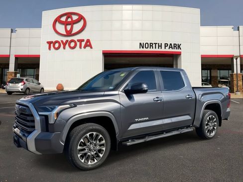 Used 2025 Toyota Tundra Limited AWD/4WD image 1