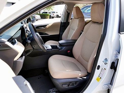 Used 2025 Toyota RAV4 XLE w/ Convenience Package FWD image 15