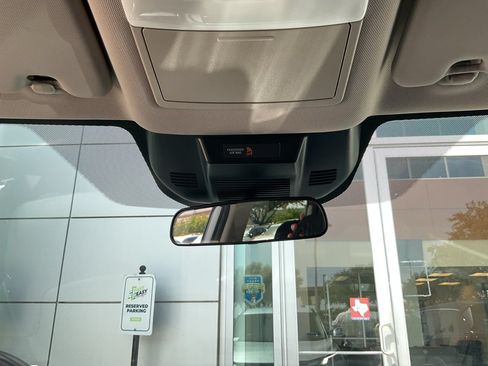 Used 2025 Nissan Rogue SV FWD image 18