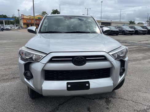 Used 2020 Toyota 4Runner SR5 AWD/4WD image 2