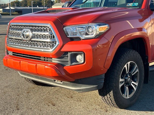 Used 2017 Toyota Tacoma TRD Sport w/ Tow Package (A/T) AWD/4WD image 8