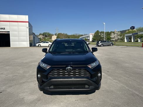 Used 2020 Toyota RAV4 XLE Premium image 2