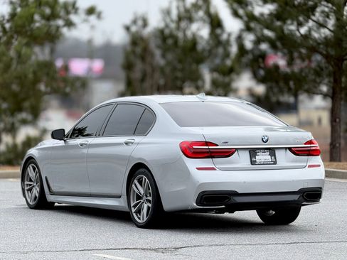 Used 2018 BMW 750i xDrive image 9