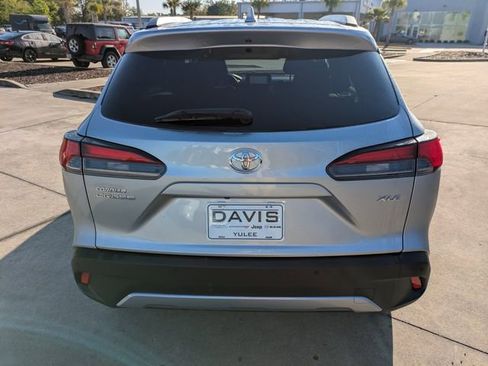 Used 2024 Toyota Corolla Cross XLE FWD image 5