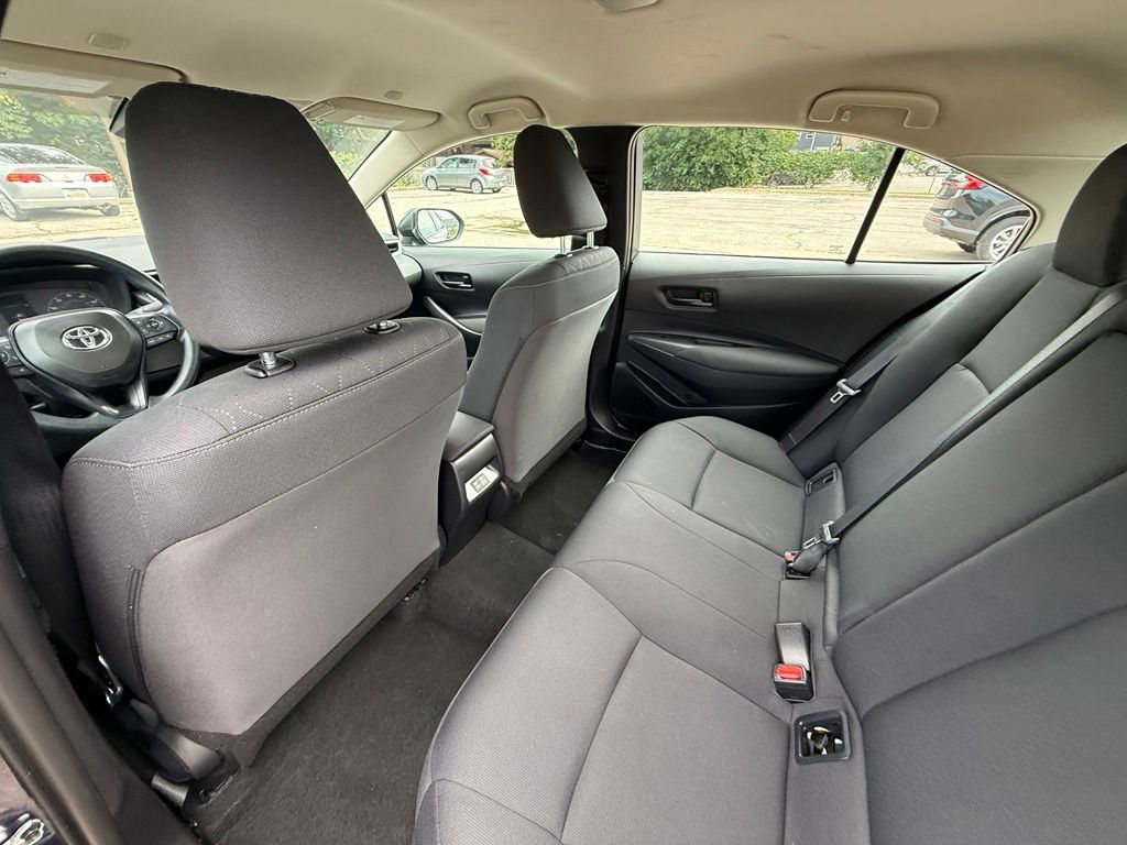 Used 2025 Toyota Corolla LE FWD image 27