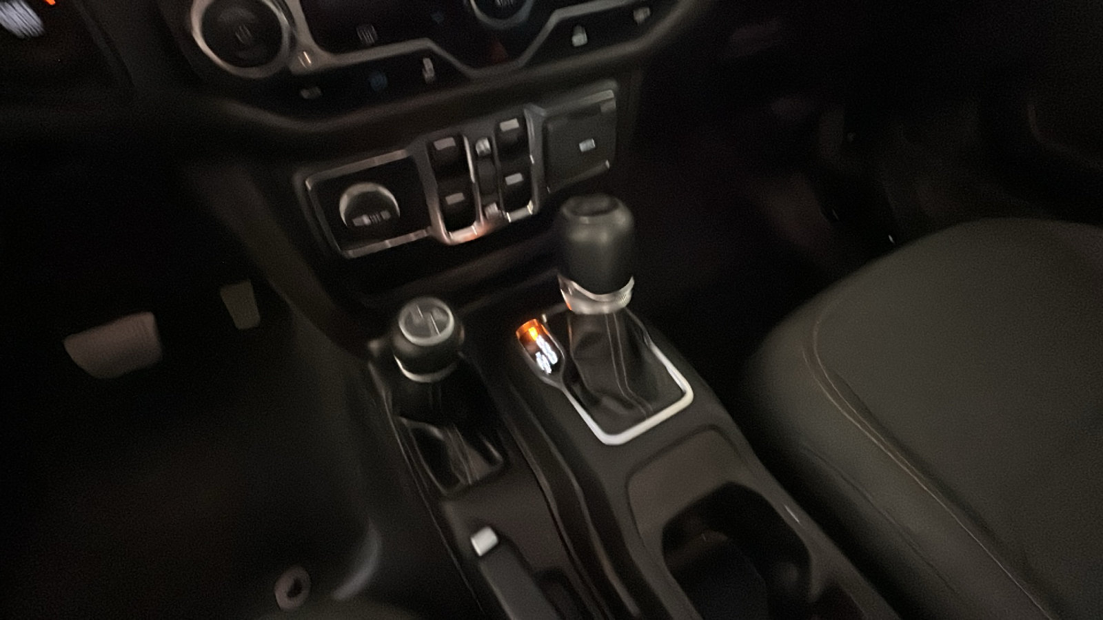 Used 2024 Jeep Wrangler Unlimited AWD/4WD image 25