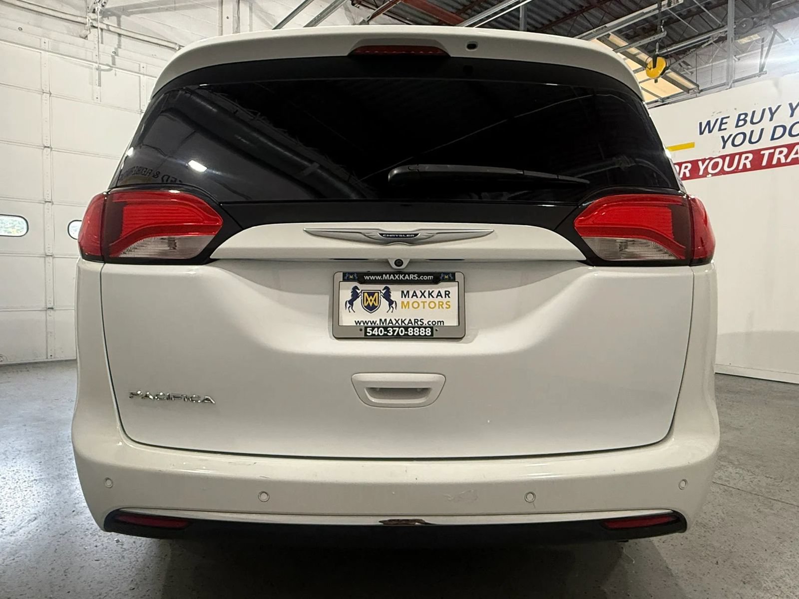 Used 2018 Chrysler Pacifica Touring-L FWD image 8