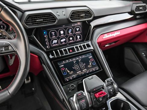 Used 2022 Lamborghini Urus image 31