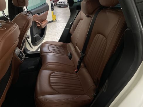 Used 2021 Maserati Levante image 20