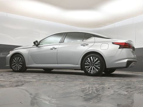 Used 2024 Nissan Altima 2.5 SV image 18