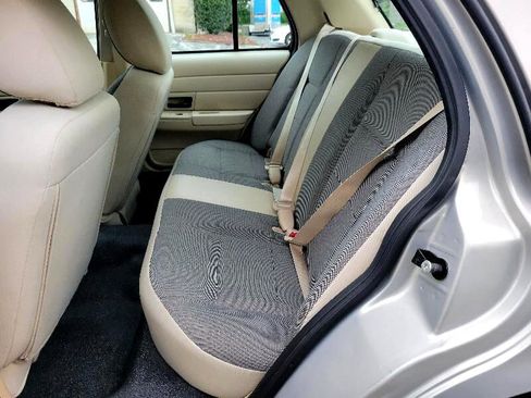 Used 2011 Ford Crown Victoria Police Interceptor w/ Comfort & Convenience Group image 30