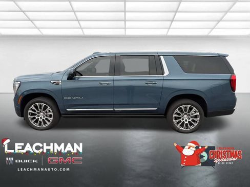 Used 2025 GMC Yukon XL Denali w/ Sun & Power Step Package image 9