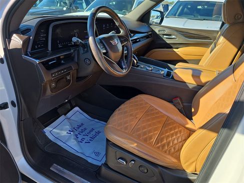 Used 2022 Cadillac Escalade Premium Luxury w/ LPO, Radiant Package image 11