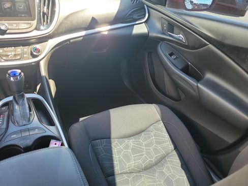 Used 2018 Chevrolet Volt LT w/ Comfort Package FWD image 17