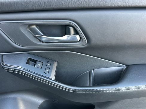 Used 2024 Nissan Rogue SV image 19